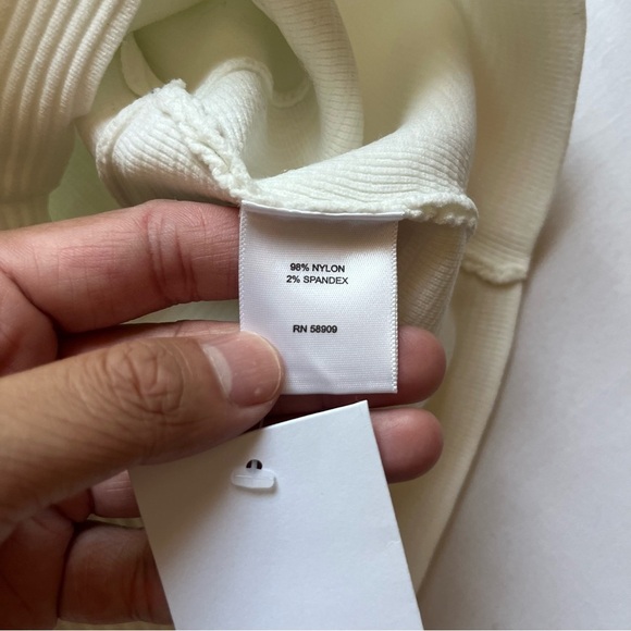 NWT LE’ AL.X ivory cream chunk knit v neck cropped tank top - Picture 4 of 4